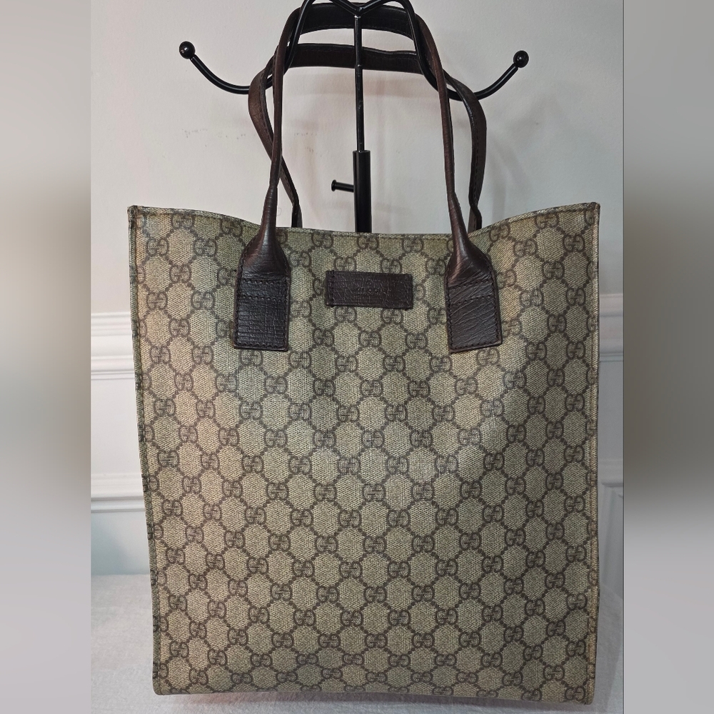 Gucci GG Supreme Monogram Tote With COA